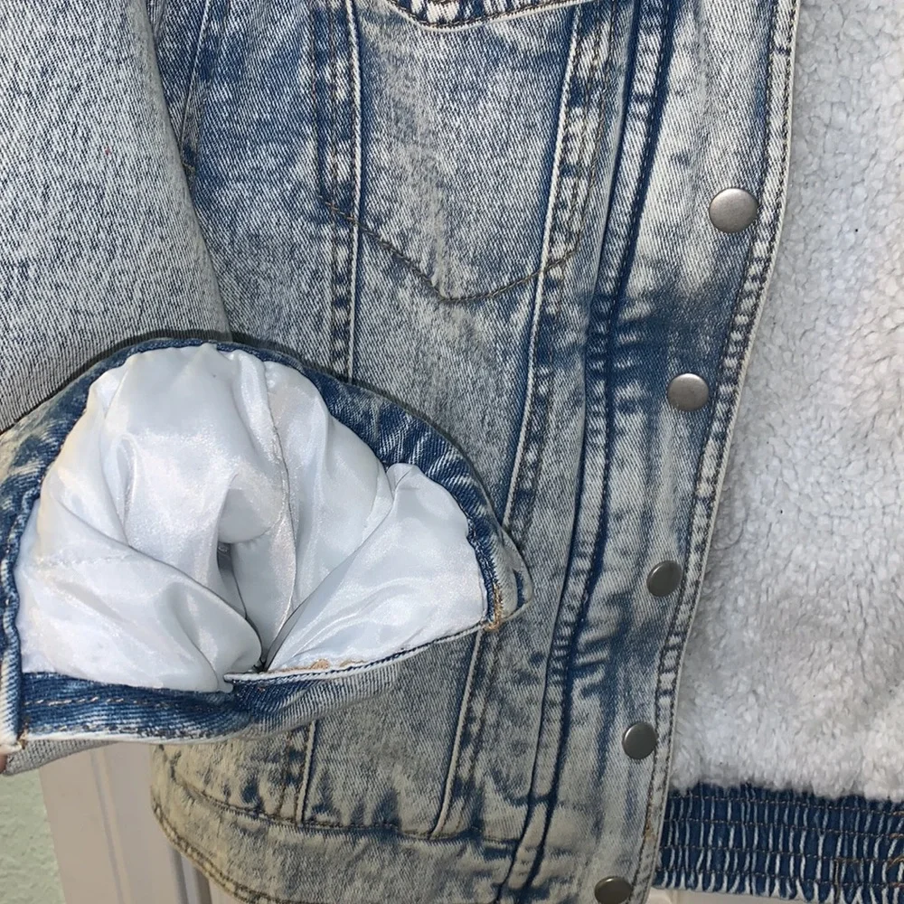 Light wash Sherpa lined jean jacket - Picture 6 of 7